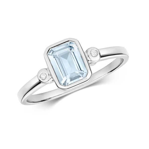 9 carat white gold aquamarine and diamond ring