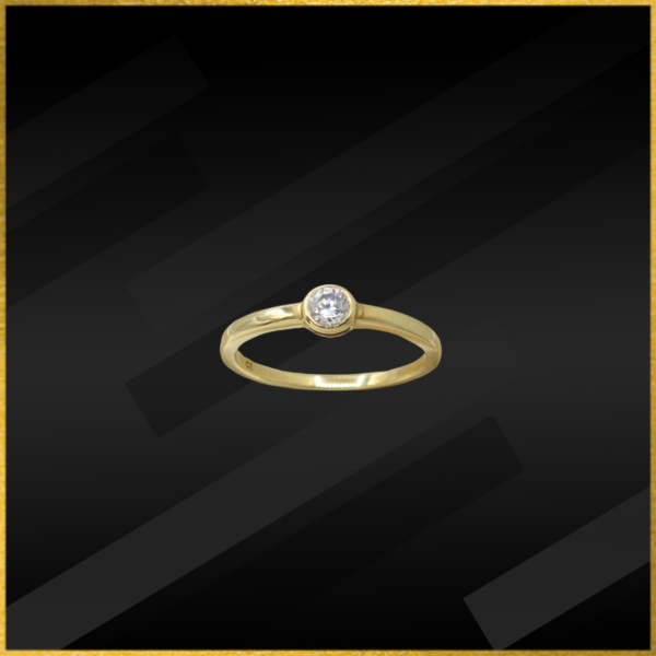 9 carat yellow gold cubic zirconia ring
