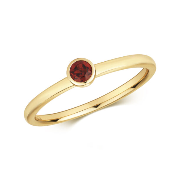 9 carat yellow gold garnet ring