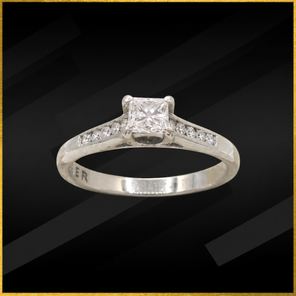 18 carat white gold diamond ring