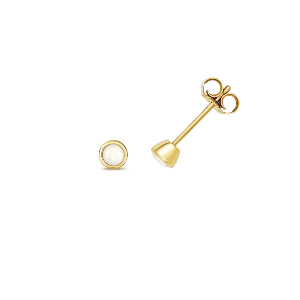 9 carat yellow gold round opal stud earrings